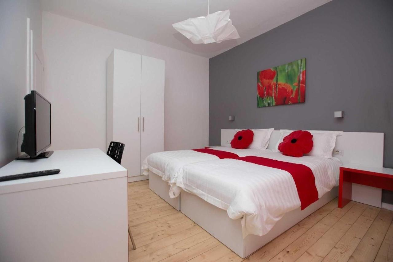 Hotel Rimini Tirana Esterno foto